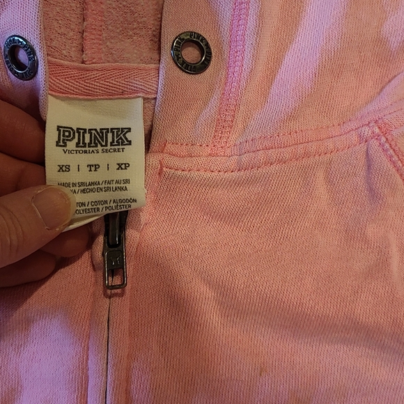 🧁 Victorias secret love pink sweatshirt☀️🌷 💧 💕 ✨️ 🍎🍋 - Picture 2 of 2